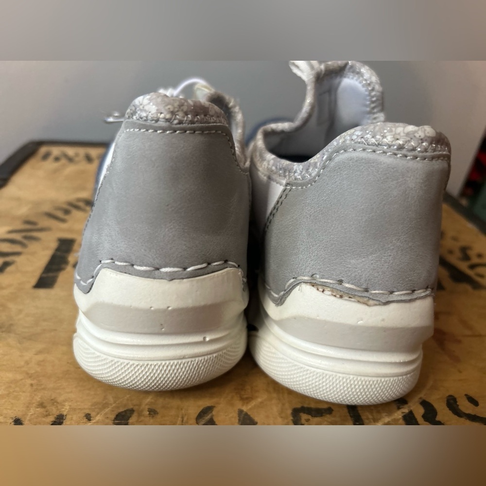 Rieker sneaker / like new - Picture 11 of 14